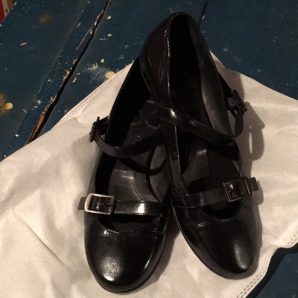 Flat shoes